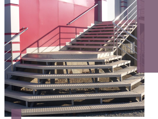 Лестницы для магазина в Костомукше — изготовление и монтаж