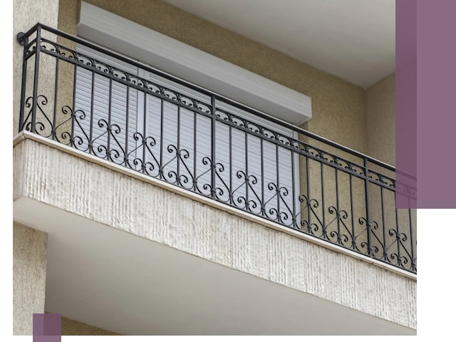 Балконные ограждения из металла и стекла в Костомукше для домов