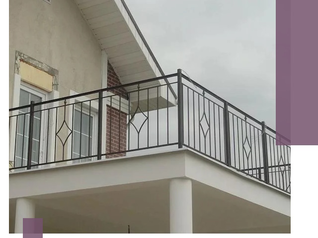 Изготовление балконных ограждений в Костомукше из металла и стекла