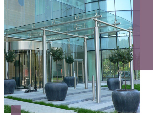 Навесы из стекла на заказ в Костомукше — монтаж и установка