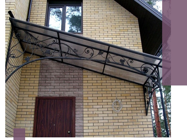 Односкатные козырьки из металла под ключ в Костомукше