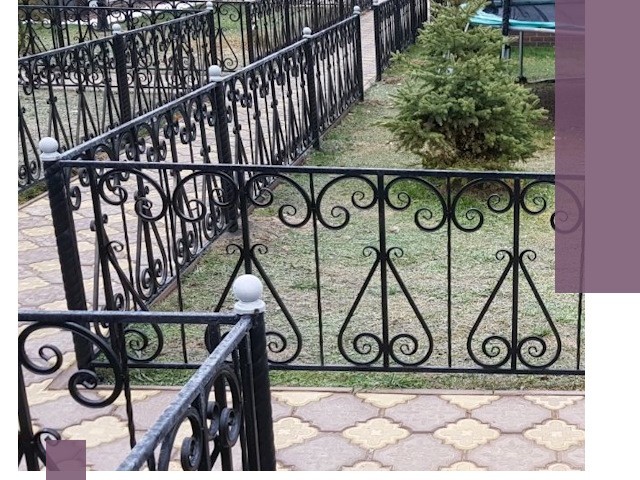 Кованые газонные ограждения под ключ в Костомукше